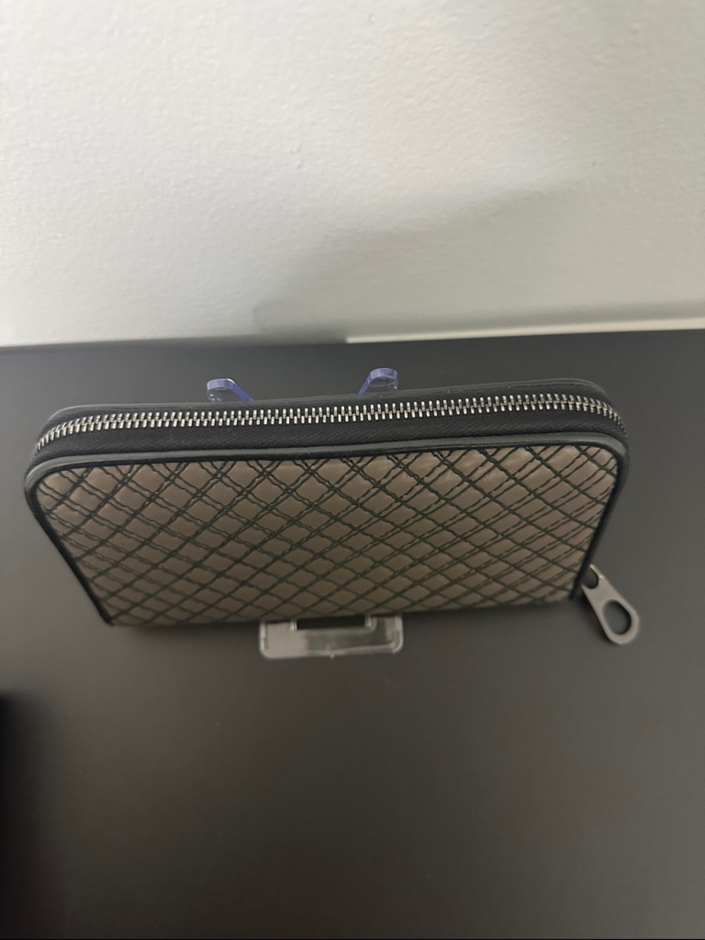 Bottega Veneta Dark Beige & Black Woven Zip Around Wallet. NWOT & Incl Orig Box - Picture 2 of 15
